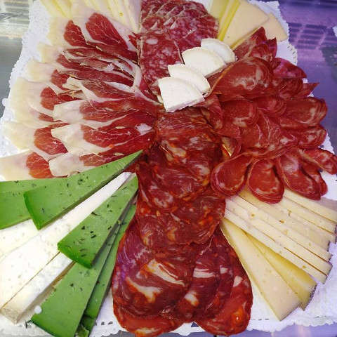 Tablas de embutidos y quesos